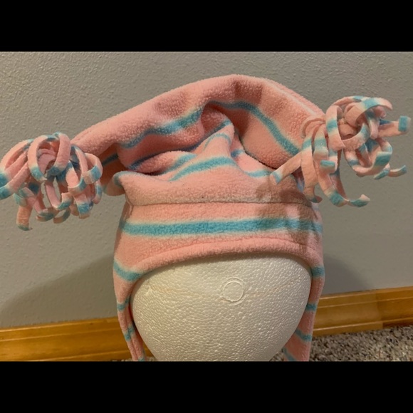 Girls fleece winter hat w/ fringe balls - Picture 2 of 6